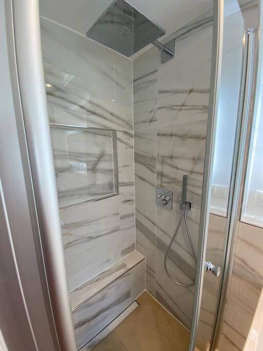 Luxury Apartment With Air Conditioning & Jaccuzzi Near Frankfurt Wiesbaden Hofheim am Taunus Exteriör bild